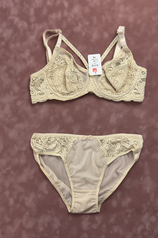 ست کارن شورت و سوتین فنردار دانتل کد 3150 کرم